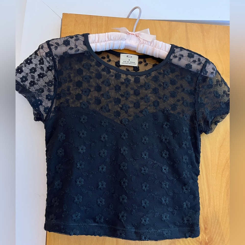 Black lace flower-patterned crop top with sweetheart neckline